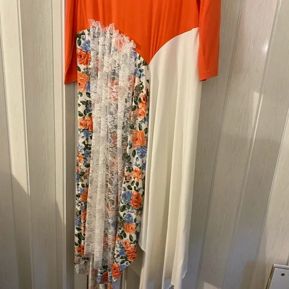 Custom made dress. - Picture 4 of 10